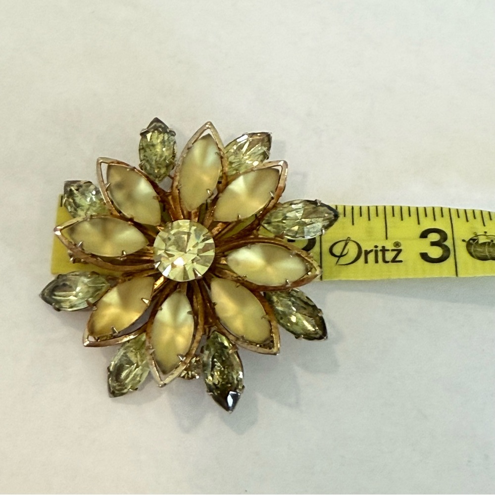 Vintage Frosted Rhinestone Green Floral Statement Brooch Gold Tone Flower Spring - Picture 13 of 13